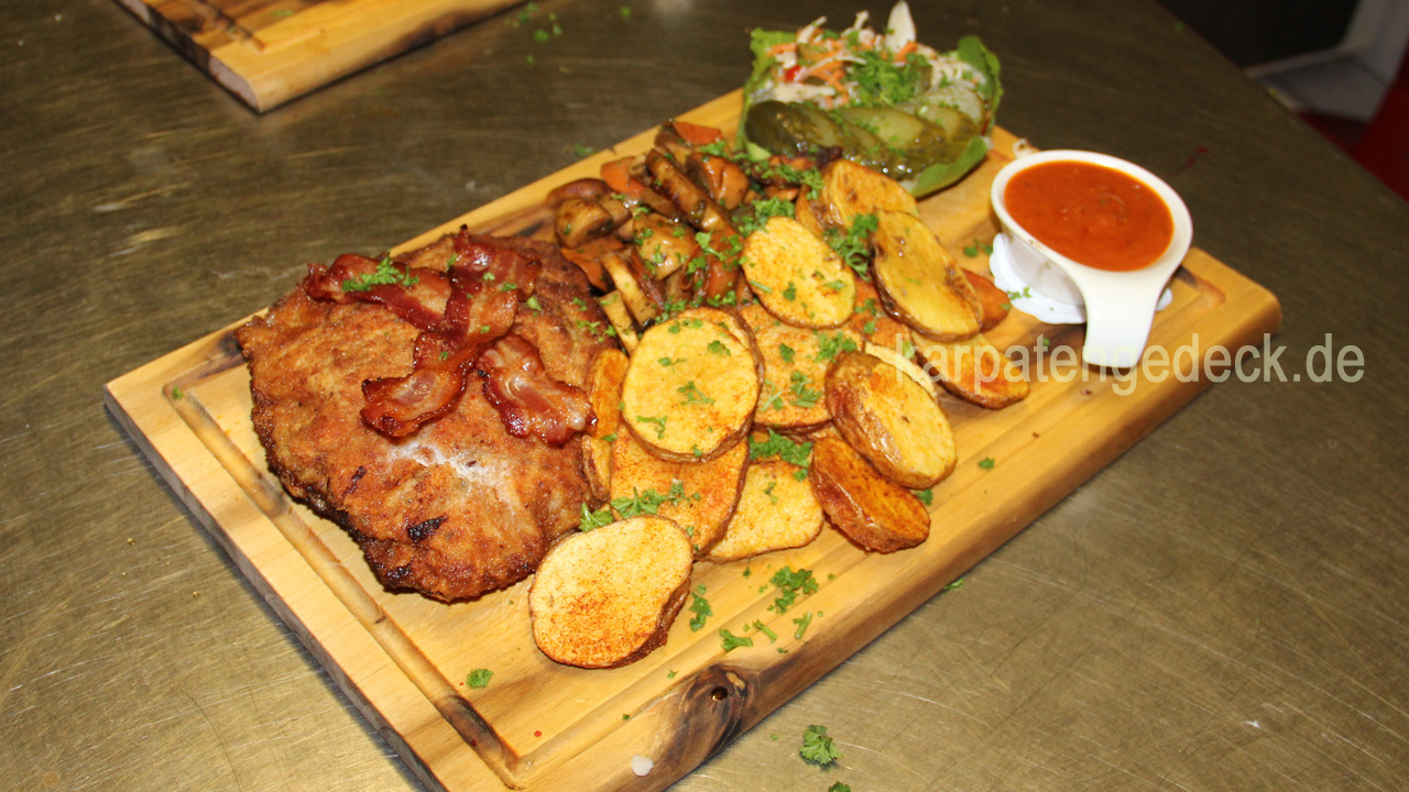 Karpatenschnitzel, Schnitzel, Karpaten, Gastronomie, Restaurant, Brimsenkäse, Slivovice Sauce,