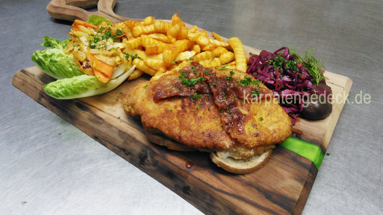 Karpatenschnitzel, Schnitzel, Karpaten, Gastronomie, Restaurant, Brimsenkäse, Slivovice Sauce,