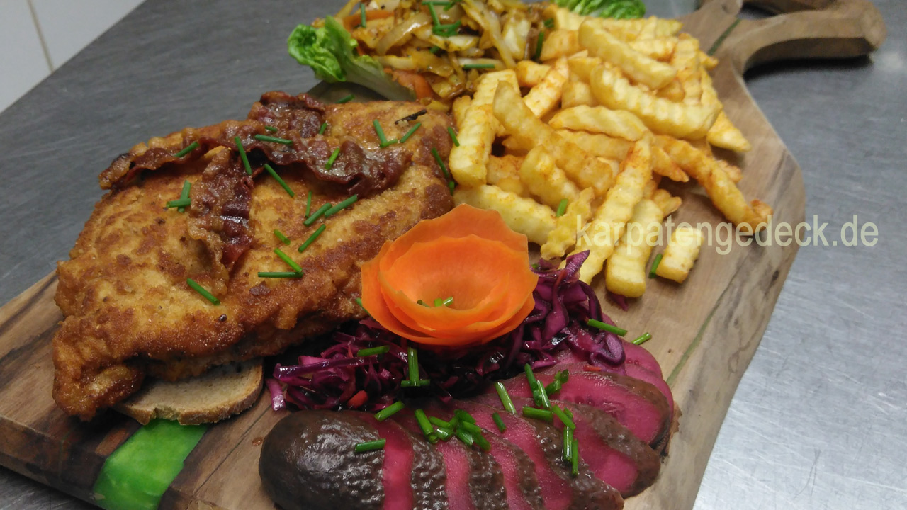 Karpatenschnitzel, Schnitzel, Karpaten, Gastronomie, Restaurant, Brimsenkäse, Slivovice Sauce,