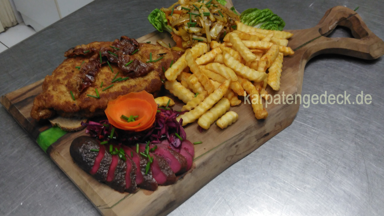 Karpatenschnitzel, Schnitzel, Karpaten, Gastronomie, Restaurant, Brimsenkäse, Slivovice Sauce,