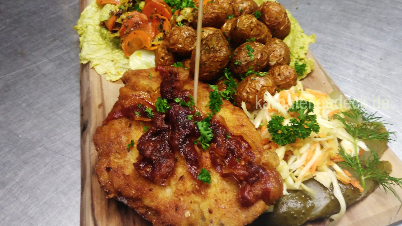 Karpatenschnitzel, Schnitzel, Karpaten, Gastronomie, Restaurant, Brimsenkäse, Slivovice Sauce,