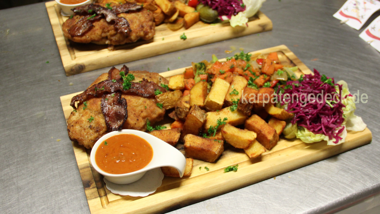 Karpatenschnitzel, Schnitzel, Karpaten, Gastronomie, Restaurant, Brimsenkäse, Slivovice Sauce,